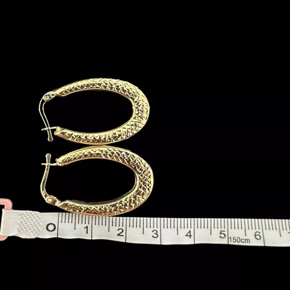 Large Oval Hoop Earing 18K Marked Solid Gold. 100% Pawnable, Japan Solid Gold. - Picture 7 of 11
